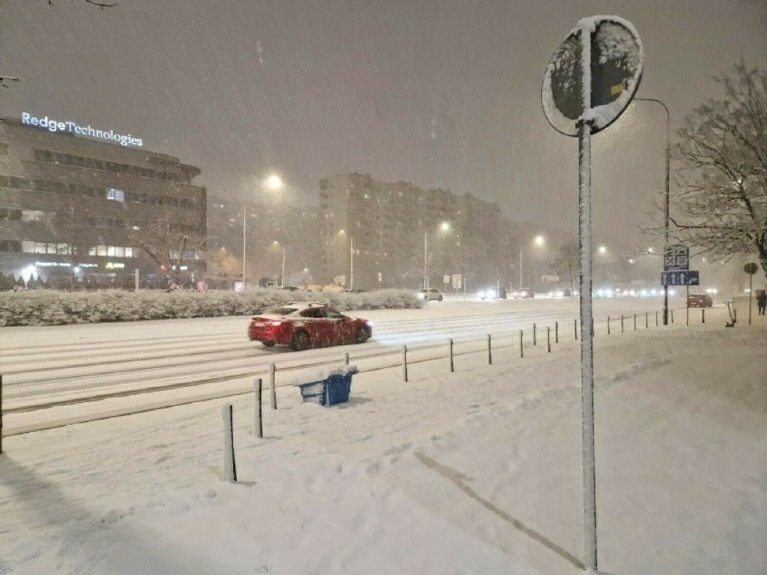 Poniedziałkowa śnieżyca w Warszawie skutecznie wpłynęła na...