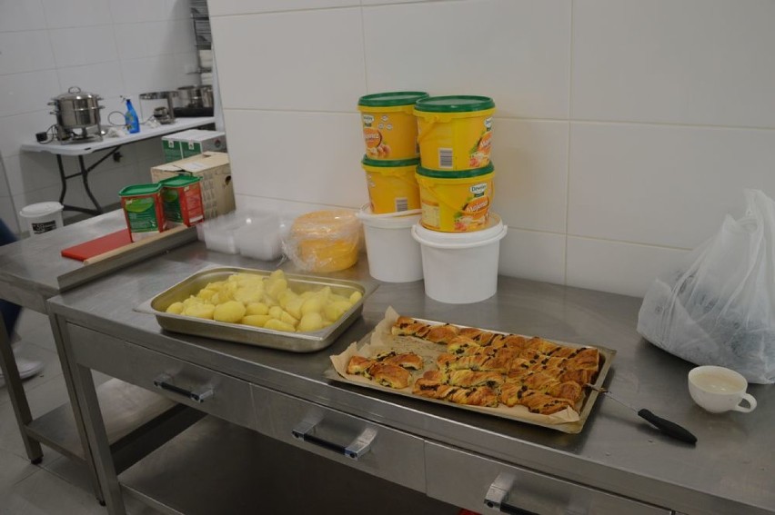 Najlepsi kucharze z całej Polski przygotowali obiad dla pracowników skierniewickiego szpitala [ZDJĘCIA]