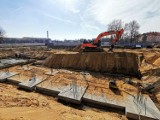 Trwa budowa nowego basenu Delfin na osiedlu Dobrzec w Kaliszu ZDJĘCIA