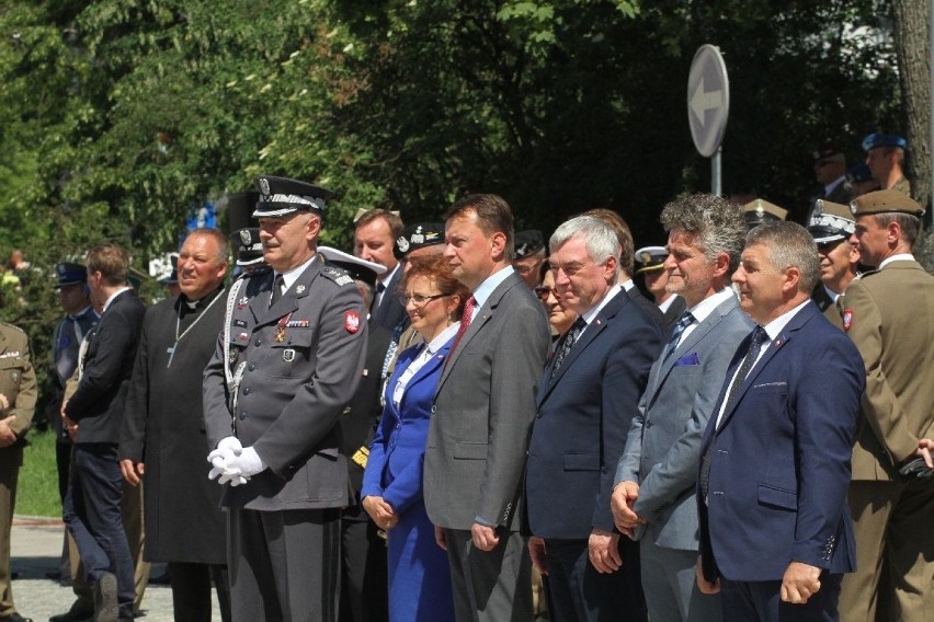 Widowiskowa musztra na Placu Wolności w Kielcach [WIDEO, zdjęcia]                                                 