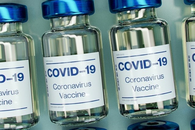Szczepionka na COVID-19 w pytaniach i odpowiedziach.

 Zobacz kolejne zdjęcia/plansze. Przesuwaj zdjęcia w prawo - naciśnij strzałkę lub przycisk NASTĘPNE

