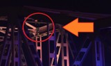 Głogów: Wspiął się na most i groził, że skoczy. Po akcji trafił na izbę wytrzeźwień. ZDJĘCIA, FILM