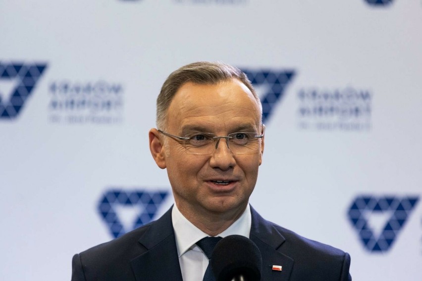 Prezydent Andrzej Duda przekonywał na krakowskim lotnisku, że CPK nie odbierze pasażerów regionalnym portom
