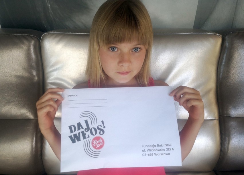 9-letnia Nina obcięła włosy, żeby pomóc chorym dzieciom....
