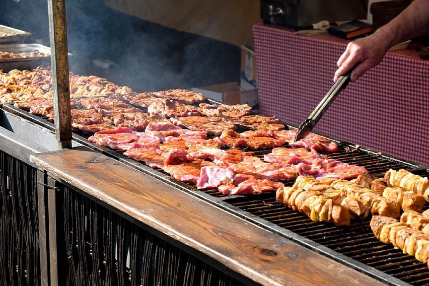 Co zjeść na Festiwalu Kwiatów w Zamku Książ w Wałbrzychu. Jest tam największa na Dolnym Śląsku strefa gastronomiczna ZDJĘCIA, CENY