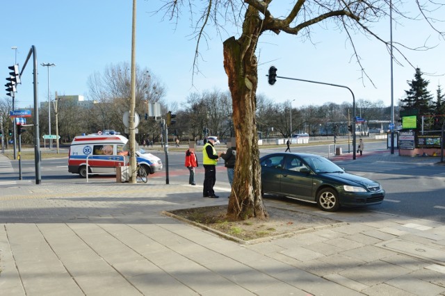 Wypadek na Obywatelskiej w Łodzi. Rowerzysta potrącony przez samochód