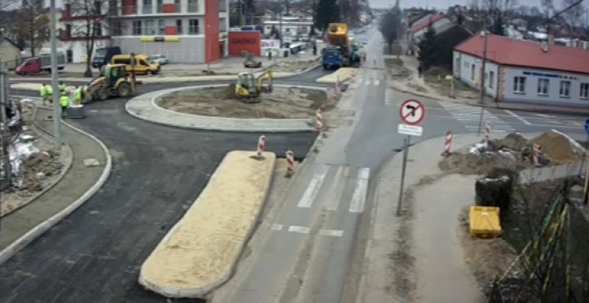 We Włoszczowie postępują prace przy budowie ronda na skrzyżowaniu Młynarskiej, Sienkiewicza i Głowackiego