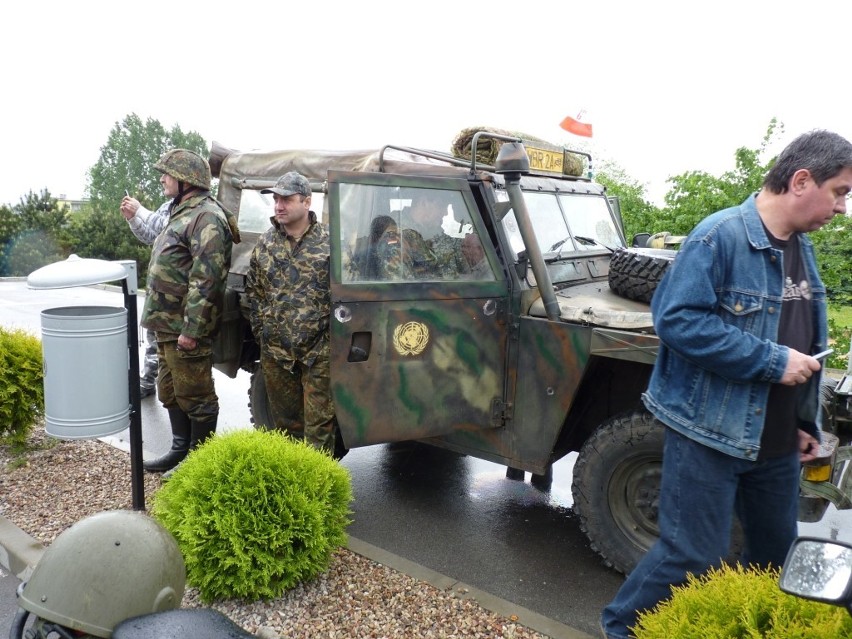 Zlot Pojazdów Militarnych Wapienniki 2012: Parada i pokaz w Radomsku [ZDJĘCIA+FILM]