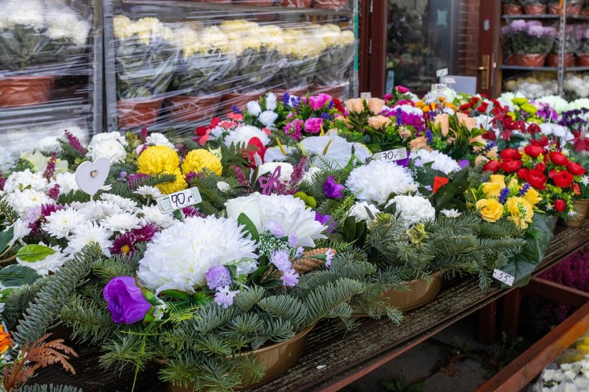 Ceny kwiatów lub zniczy nie odstraszają kupujących