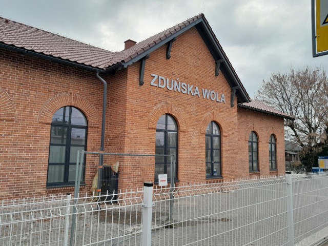 Modernizacja budynku dworca PKP w Zduńskiej Woli dobiega końca