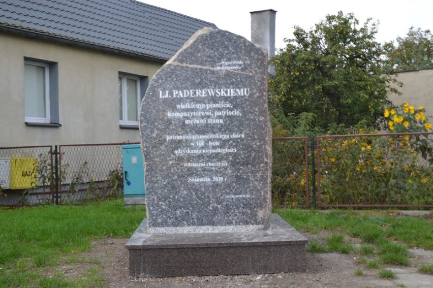 Chórzyści ku pamięci I. J. Paderewskiego. Ufundowali pamiątkowy kamień 