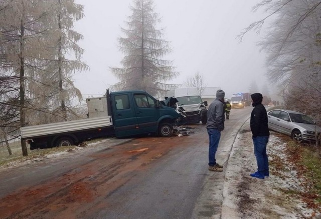 Pierwszy w tym sezonie śnieg, choć niewielki, pokazał, jak niebezpiecznie może być na naszych drogach