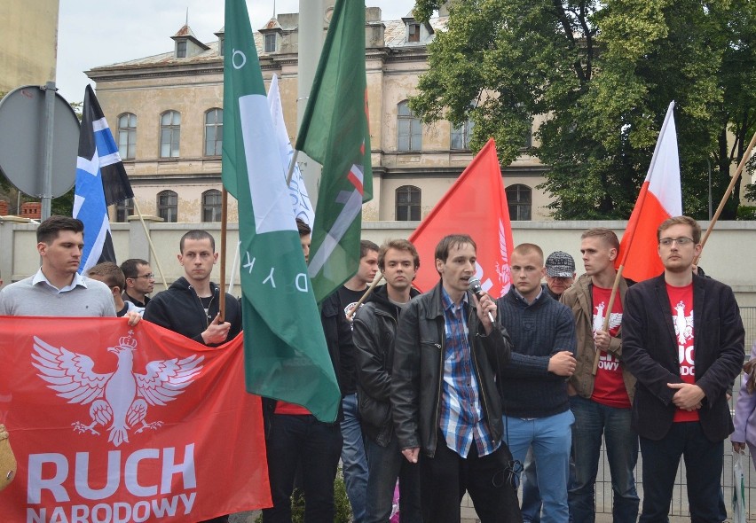Manifestacja w Łodzi przed siedzibą ABW