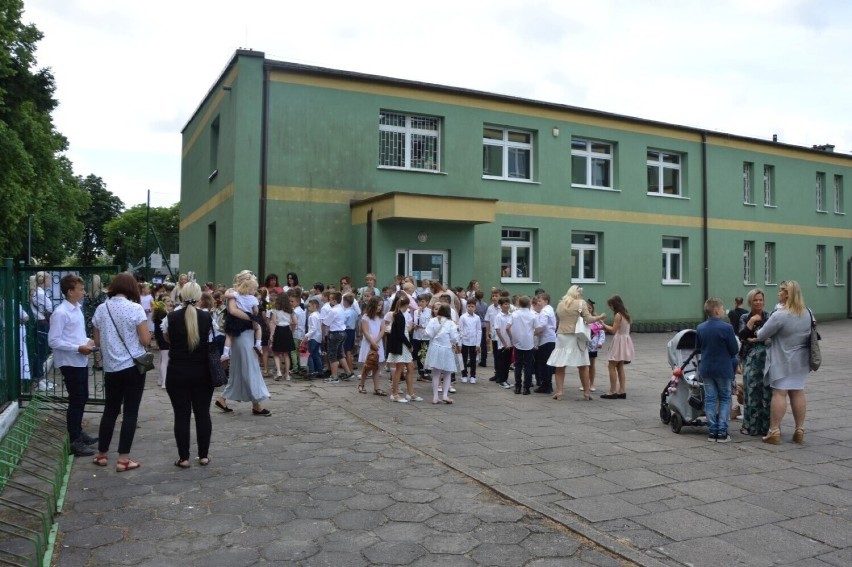 Powiat lęborski. ZUS przekazał już setki tysięcy zł na "Dobry start" dla naszych uczniów