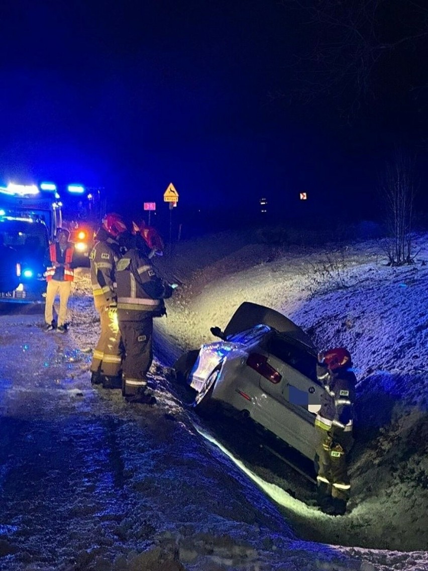 Wypadek z udziałem BMW w Załużu. Jedna osoba ranna [ZDJĘCIA]