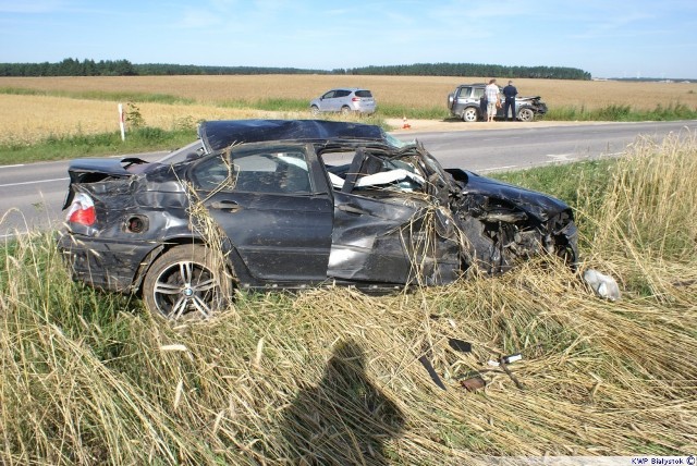 Podczas wypadku w miejscowości Osowa, zderzyły się ze sobą  dwa samochody - BMW i land rover. BMW dachowało i dwie osoby nim podróżujące trafiły do szpitala.

Wypadek w Kolonii Wólka Brzozowa. Ciągnik potrącił wózek z dzieckiem [zdjęcia]