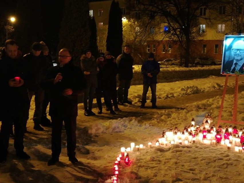 Kraśnik. Mieszkańcy uczcili pamięć prezydenta Pawła Adamowicza (ZDJĘCIA, WIDEO)