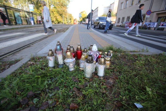 Nastolatka razem z przyjaciółmi jak zawsze przechodziła na drugą stronę drogi. Wszyscy stanęli na niewielkiej wysepce rozdzielającej jezdnię od torowiska. Wtedy nadjechał rozpędzony tramwaj linii 13... Uderzył w dziewczynę i wciągnął ją pod koła.