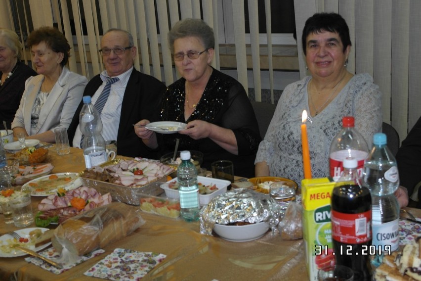 Członkowie Klub Seniora „Janowiacy” uczcili razem Nowy Rok 2020. Zobacz zdjęcia!