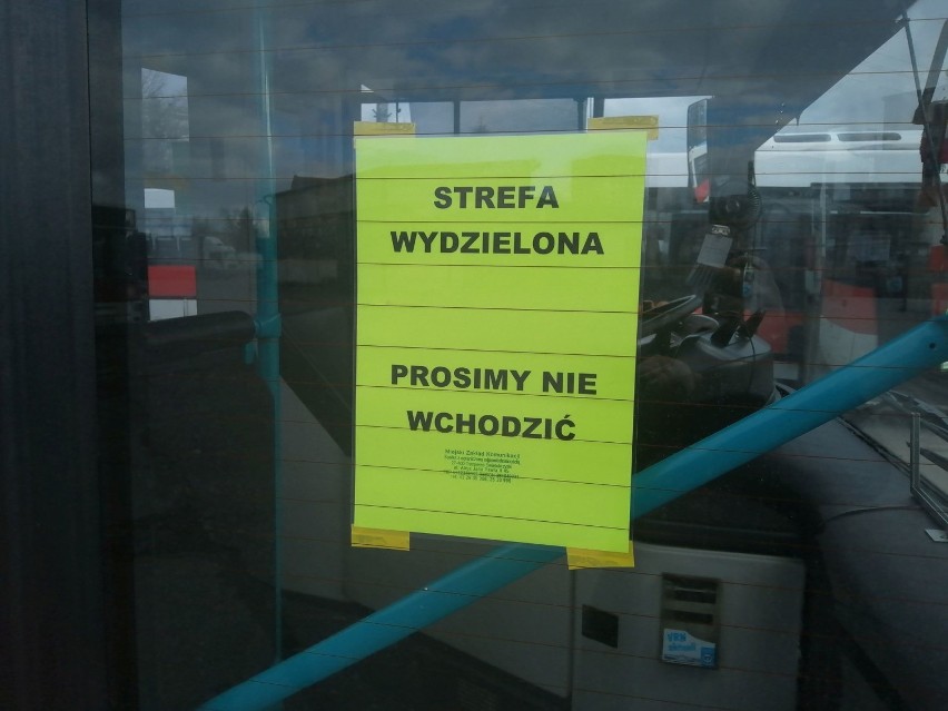 Koronawirus straszy! Ograniczenia w komunikacji miejskiej w Ostrowcu Świętokrzyskim. W autobusach specjalne strefy [ZDJĘCIA]