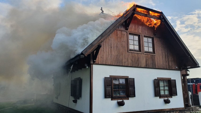 Pożar domu jednorodzinnego w Lubiaszowie (gm. Wolbórz)....