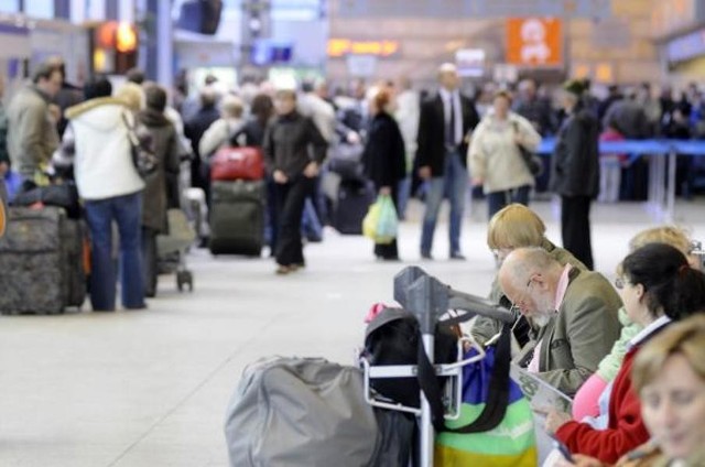 W czwartek na lotniskach w 23 krajach Europy, w tym także w Polsce, pojawią się stoiska informacyjne dla pasażerów.