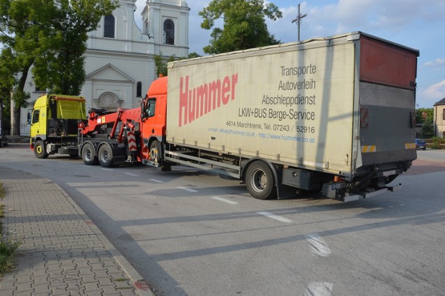 Wypadek w Srocku na dk 12 (dk 91). Fiat punto zderzył się z ciężarówką. Kierowca był pijany. Na miejsce przyleciał śmigłowiec LPR