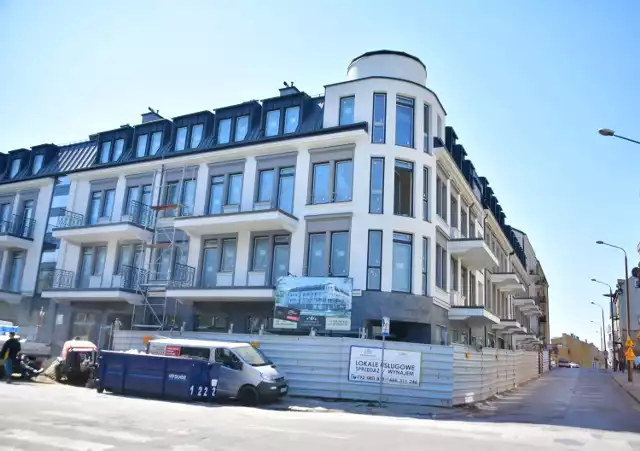 Na ukończeniu jest budowa Apartamentów Jagiellońskich przy Placu Jagiellońskim w Radomiu. Inwestor sprzedał już wszystkie mieszkania, wolne pozostały jedynie lokale użytkowe na pierwszej kondygnacji.