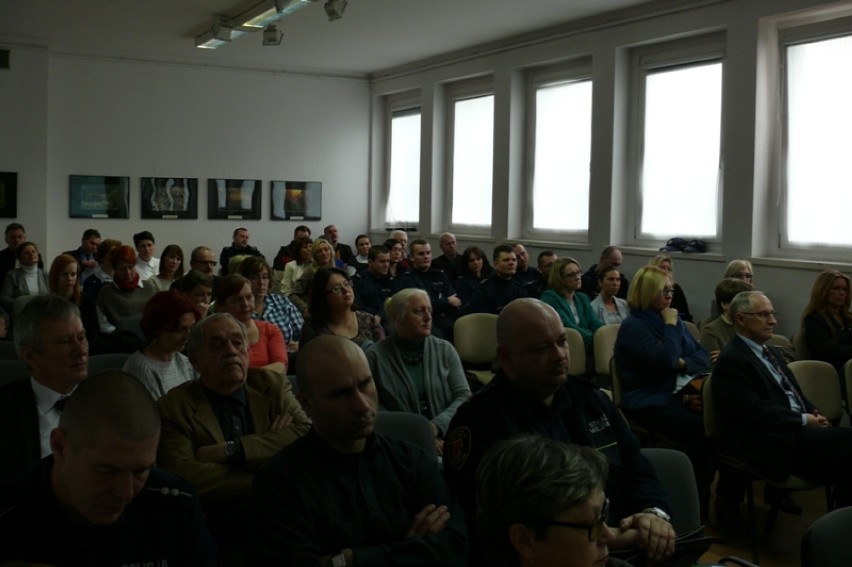 Policja w Chodzieży zorganizowała debatę o nieletnich [FOTO]