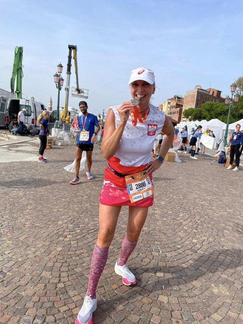 Zwiedza świat biegając maratony. Magdalena Replińska z Trzebini zaraża pasją do sportu i pozytywną energią