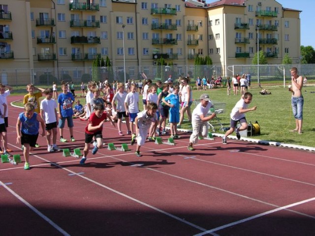 Odbył się już po raz 18 miejski finał Czwartków Lekkoatletycznych w Skierniewicach. Młodzież szkolna rywalizowała w zawodach lekkoatletycznych na stadionie przy hali OSiR na osiedlu Widok.