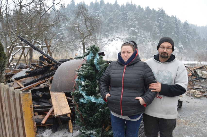 Pożar domu w Bukowcu. Rodzina straciła dorobek życia [ZDJĘCIA, WIDEO]
