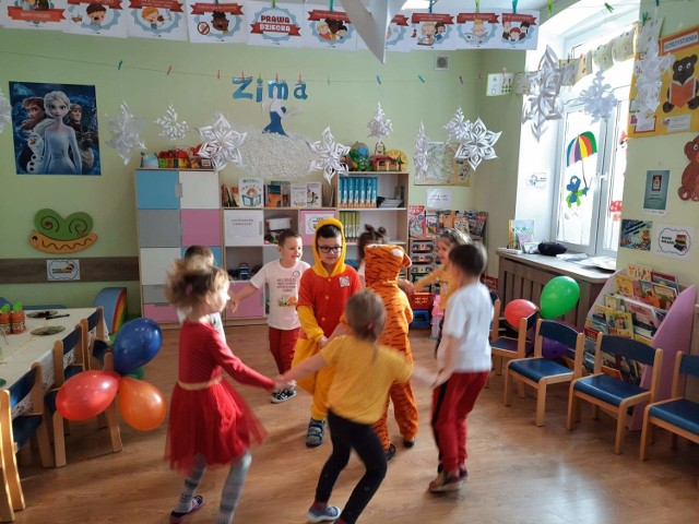 Kasztaniaki i Krasnale z przedszkola w Karnkowie świętowały  Międzynarodowy Dzień Kubusia Puchatka