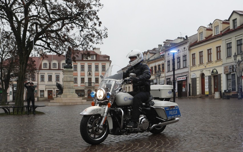 Policyjny harley-davidson w Rzeszowie! Motocykl kupiły mundurowym władze miasta [ZDJĘCIA, WIDEO]