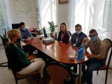 Uczniowie z ZSS w Wieluniu na praktykach wspomaganych w wieluńskim starostwie 