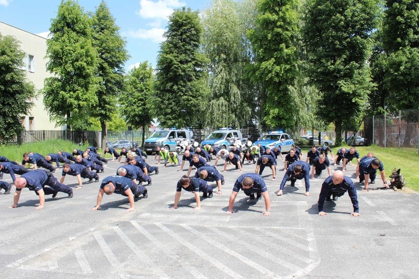 W Pabianicach pompowali dla Wojtusia. Policjanci i strażacy ochotnicy ZDJĘCIA