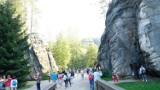 Stargardzcy i szczecińscy emeryci zwiedzali niezwykły labirynt w Czechach - Skalne Miasto