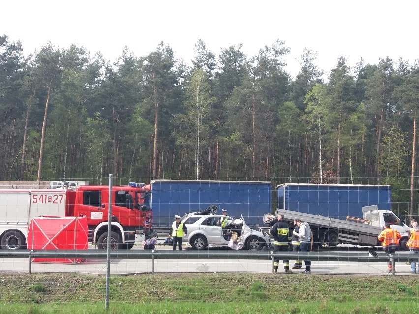 Śmiertelny wypadek na S8 koło Jasienia: Nie żyje jedna osoba. Droga zablokowana[ZDJĘCIA+FILM]