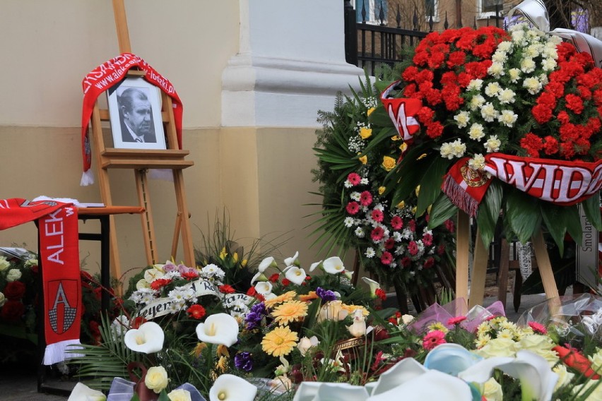 Pogrzeb Włodzimierza Smolarka odbywa się dzisiaj (10 marca)...