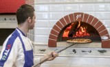 Dzisiaj Międzynarodowy Dzień Pizzy. Zobaczcie kilkanaście propozycji, gdzie można taki placek zamówić w Wałbrzychu
