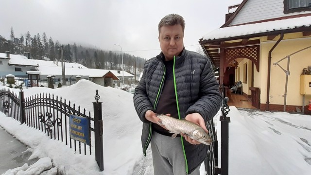 Adam Gawlas specjalizuje się w hodowli trzech gatunków pstrąga - potokowego tęczowego oraz alpejskiego.