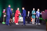 Zielona Góra. Najlepsi uczniowie szkół, laureaci i finaliści olimpiad dostali od prezydenta stypendia. Brawo!