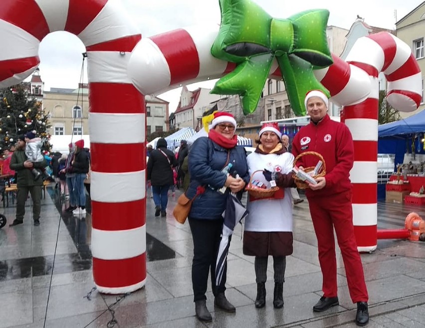 Krwiodawcy z powiatu puckiego na Jarmarku Świątecznym w Pucku (2019)