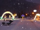Muszyna. Zimowy Park Świetlnych Postaci Bajkowych w Ogrodach Zmysłów, codziennie wieczorową porą przyciąga turystów. Wstęp darmowy [ZDJĘCIA]
