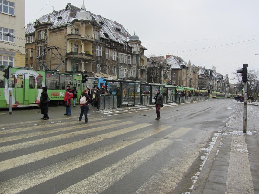 Poznań: Awaria tramwaju na moście Teatralnym [ZDJĘCIA]