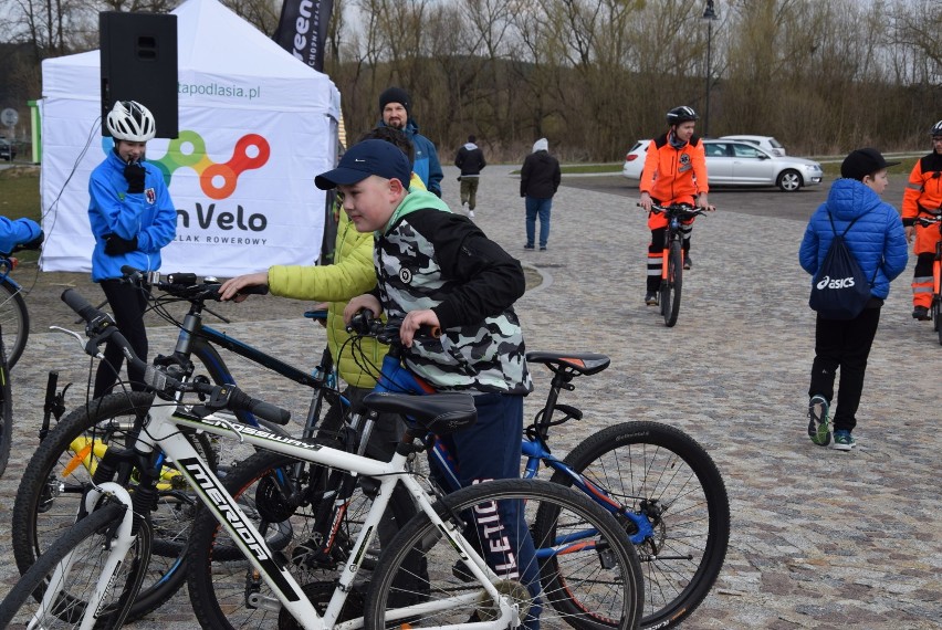 Fani rowerów oficjalnie rozpoczęli sezon w Supraślu. Zobacz atrakcje w rowerowym miasteczku (zdjęcia, wideo)