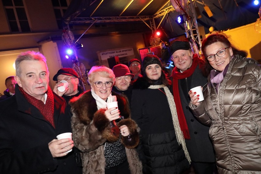 Sylwester z operetką i pod gwiaździstym niebem w MOK w...