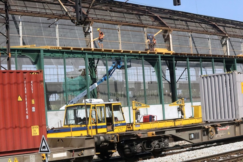 Remont dworca PKP w Legnicy. Będą cztery windy dla podróżnych , zobaczcie zdjęcia