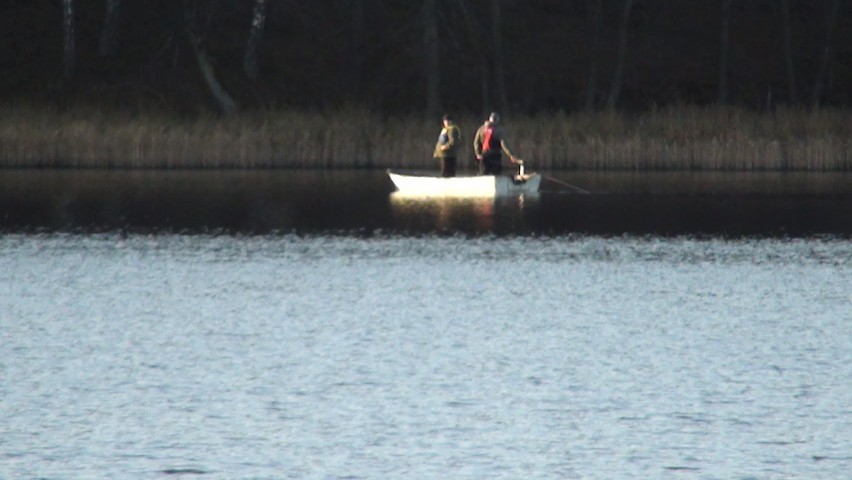 Rybak zaginął na jeziorze w gminie Wieleń. Trwa akcja poszukiwawcza