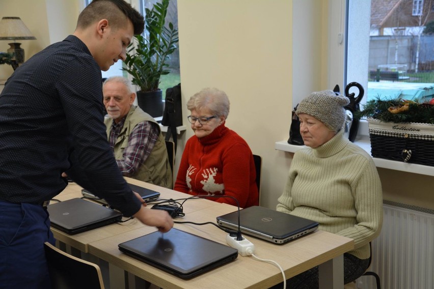 Nowy Dwór Gdański. Kolejne grupy uczestników wzięły udział w kursie komputerowym [ZDJĘCIA]